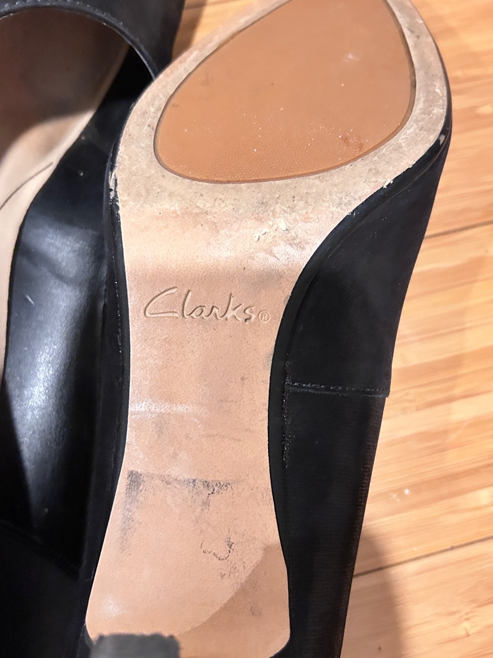 Clarks Black Pointed-Toe Womens Flats - Picture 3 of 3